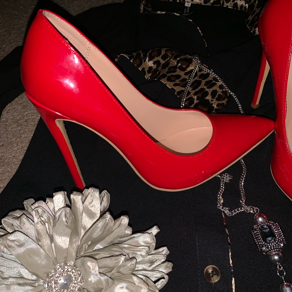 Red Pumps - Picture 5 of 8